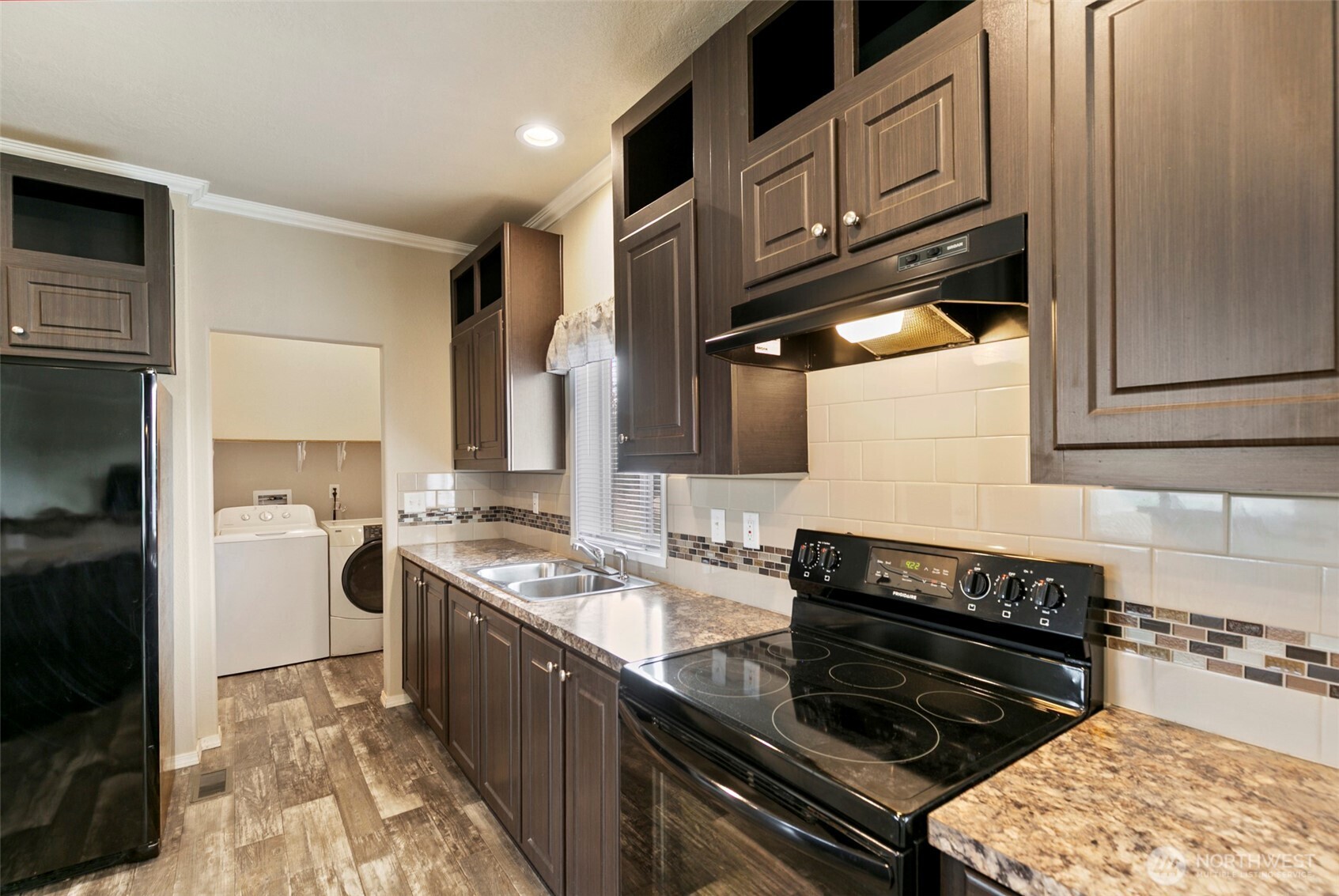 142 Maplecreek Lane Property Photo 18
