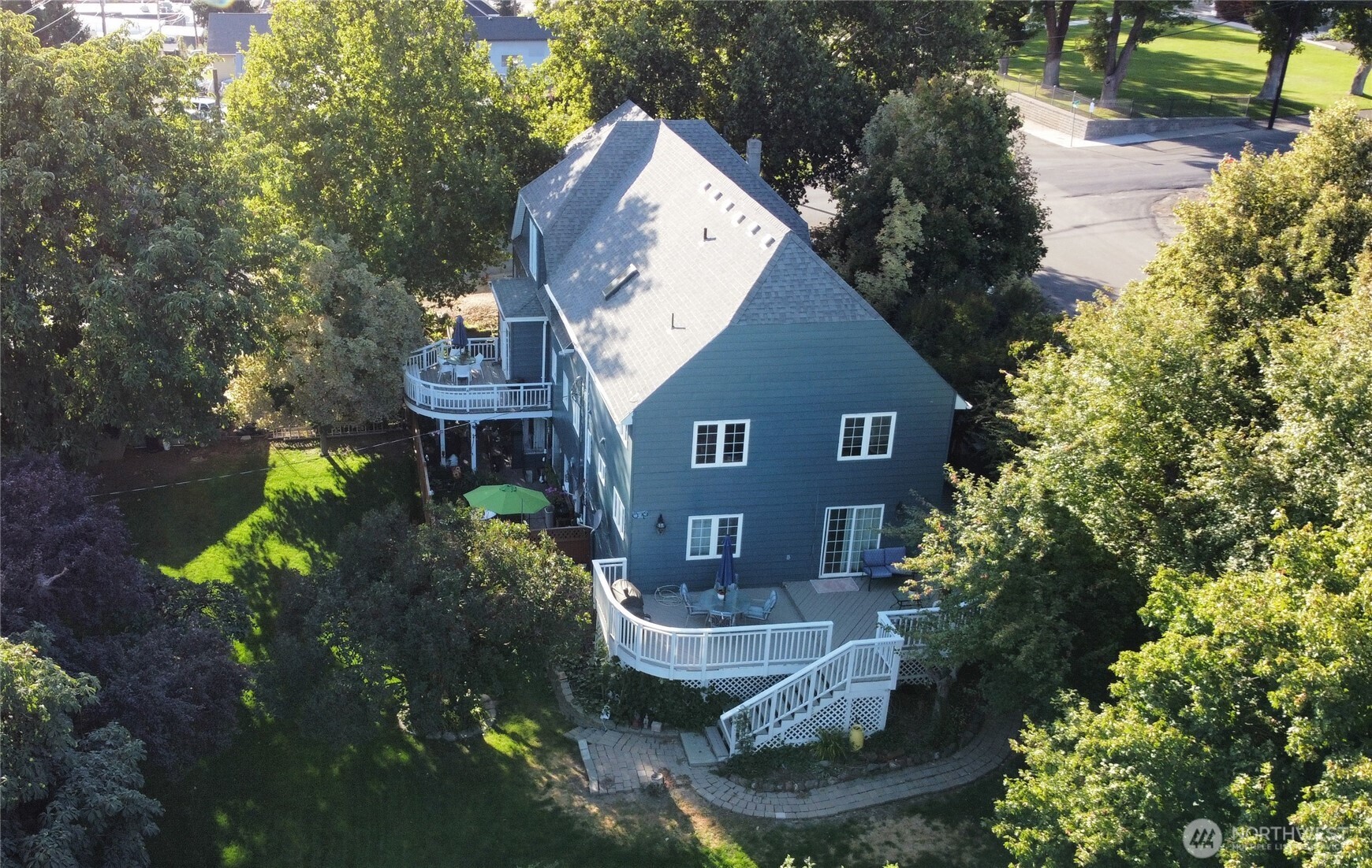 401 4th Property Photo
