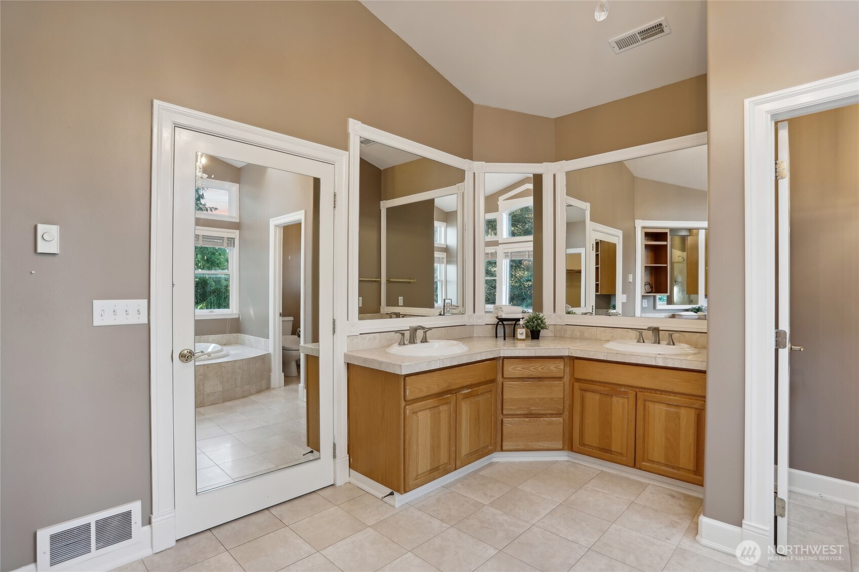 3065 Oak Bay Road Property Photo 21