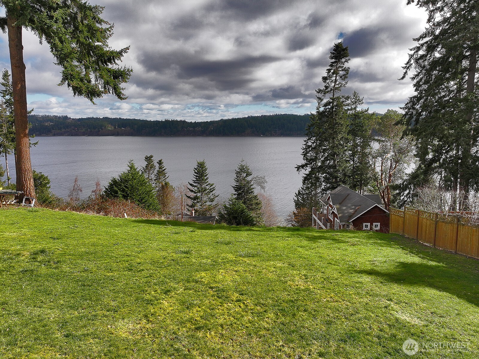 4981 Harbor Hills Drive Property Photo 4