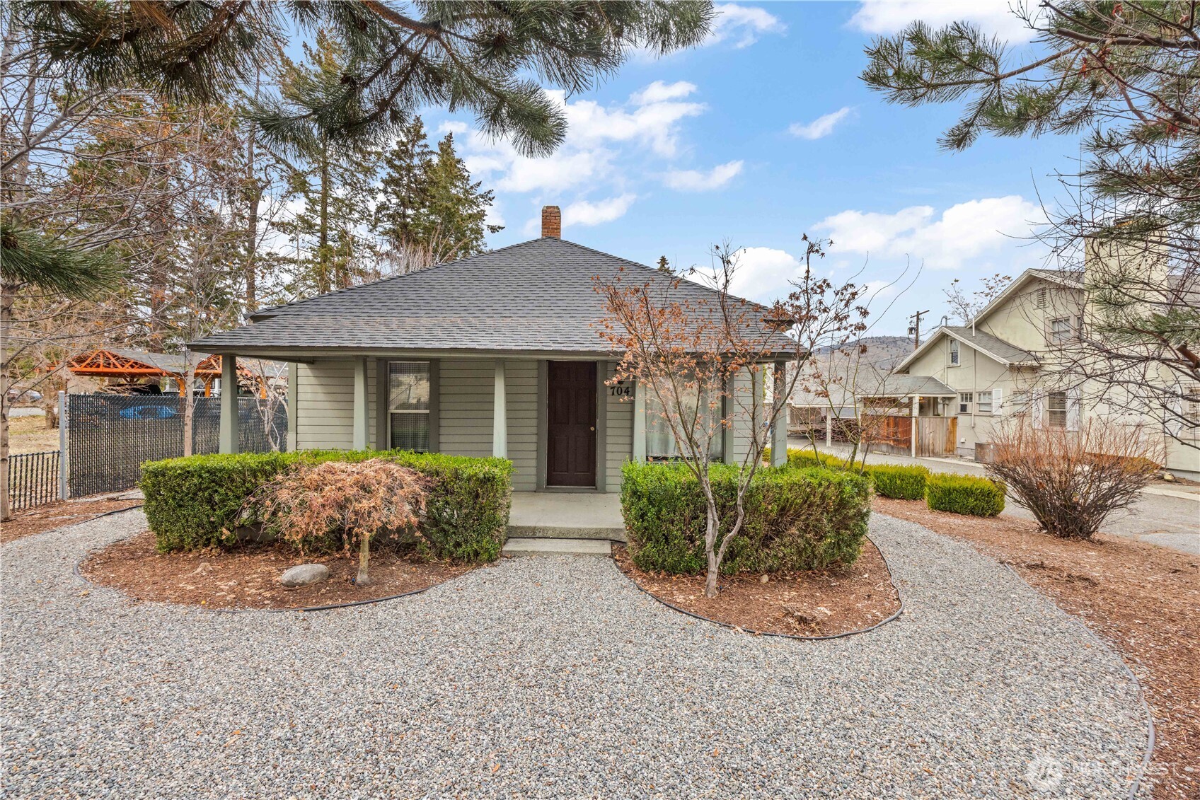 704 W Woodin Avenue Property Photo