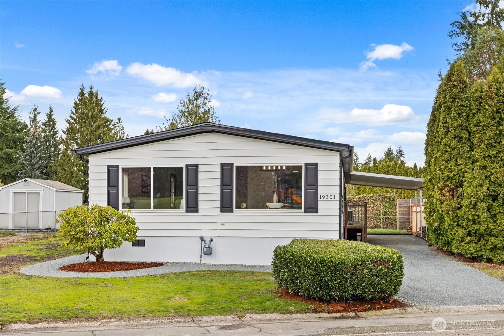 19301 Hollyhills Drive Property Photo