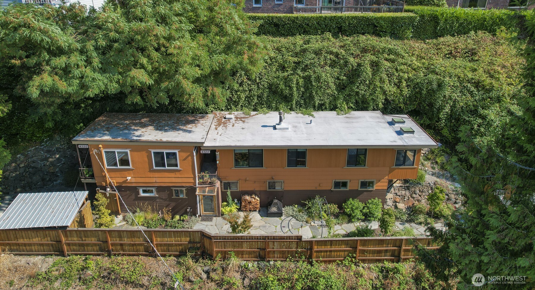 4320 Palatine Avenue Property Photo 1