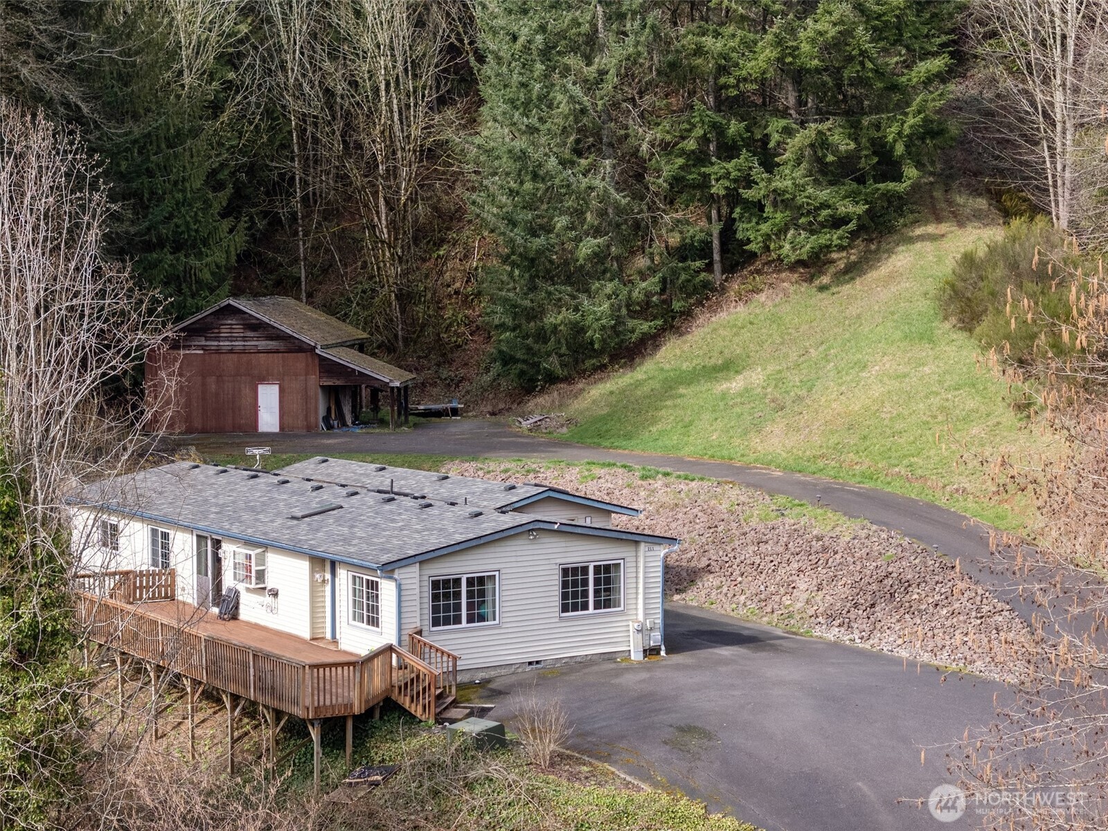 211 Lone Oak Road Property Photo