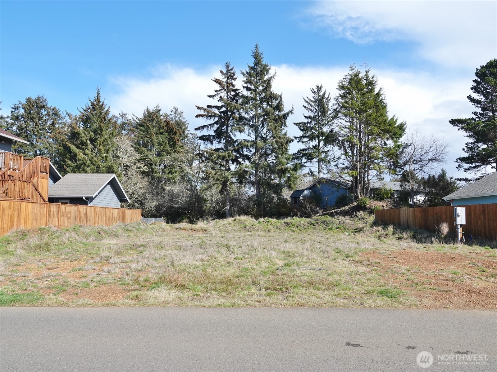 732 Albion Avenue Property Photo 4