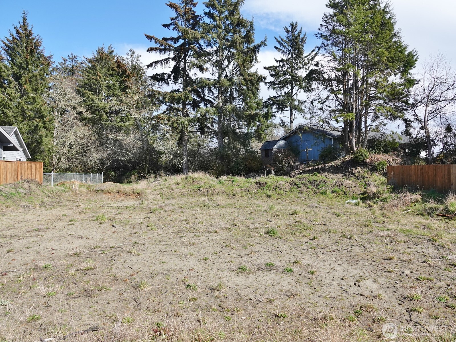 732 Albion Avenue Property Photo 6