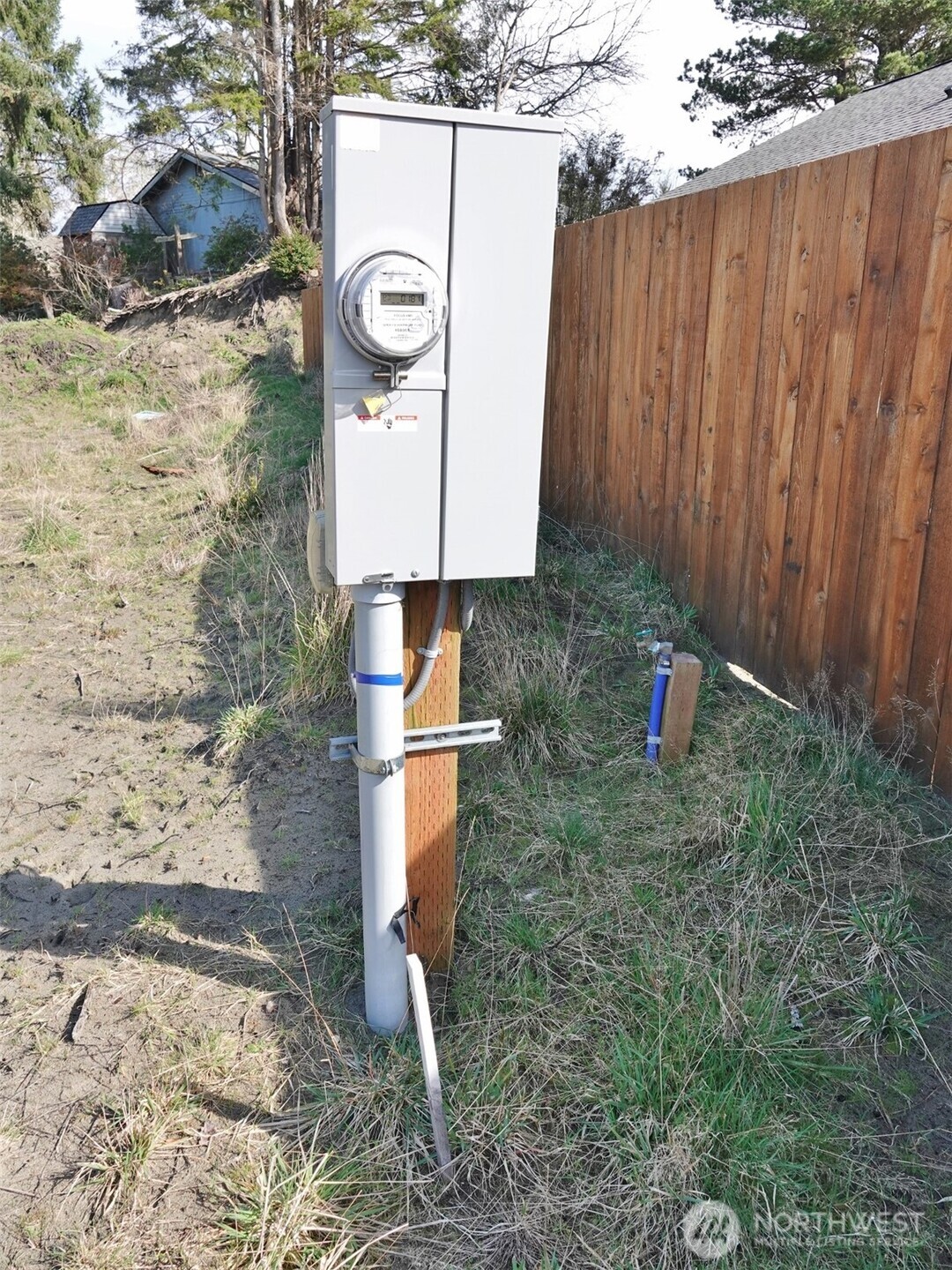 732 Albion Avenue Property Photo 11