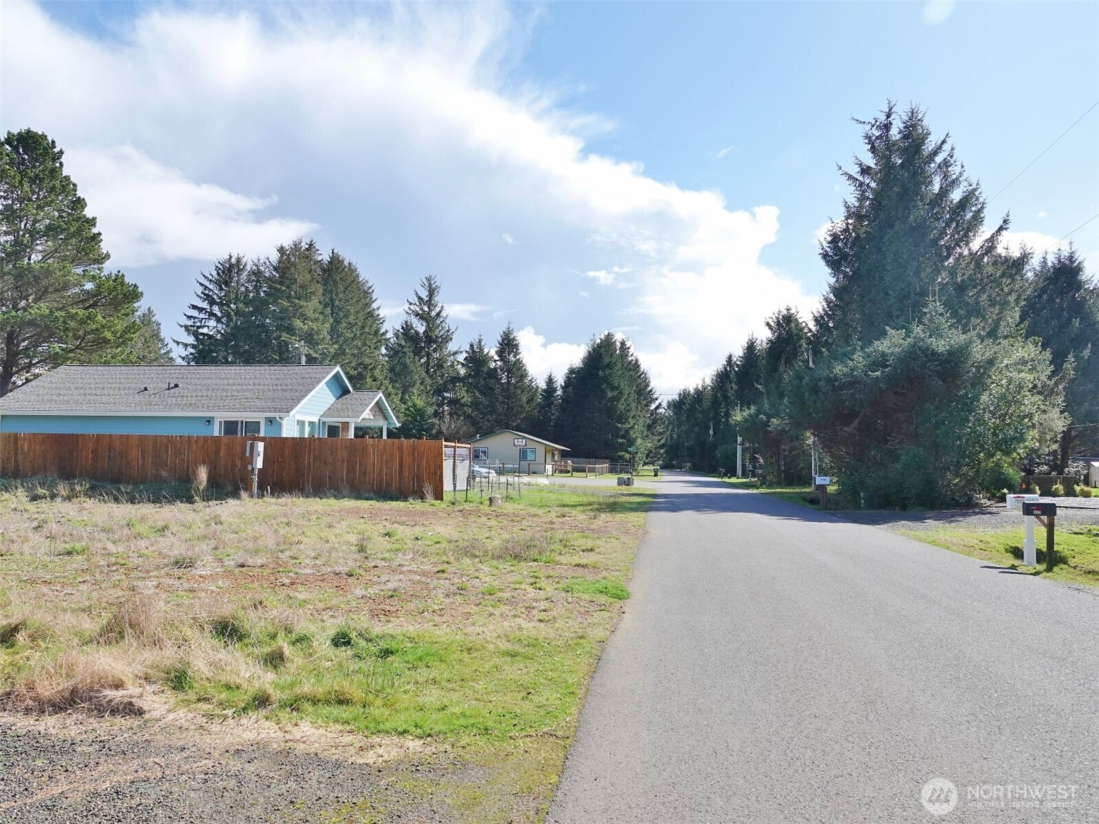 732 Albion Avenue Property Photo 16