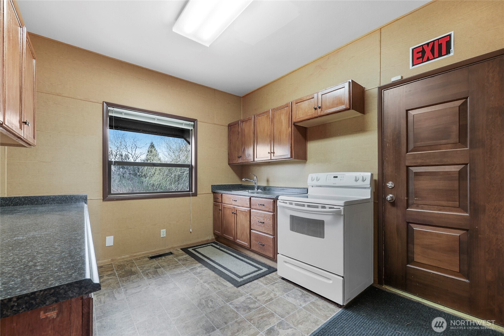 10212 Collins Road Property Photo 23