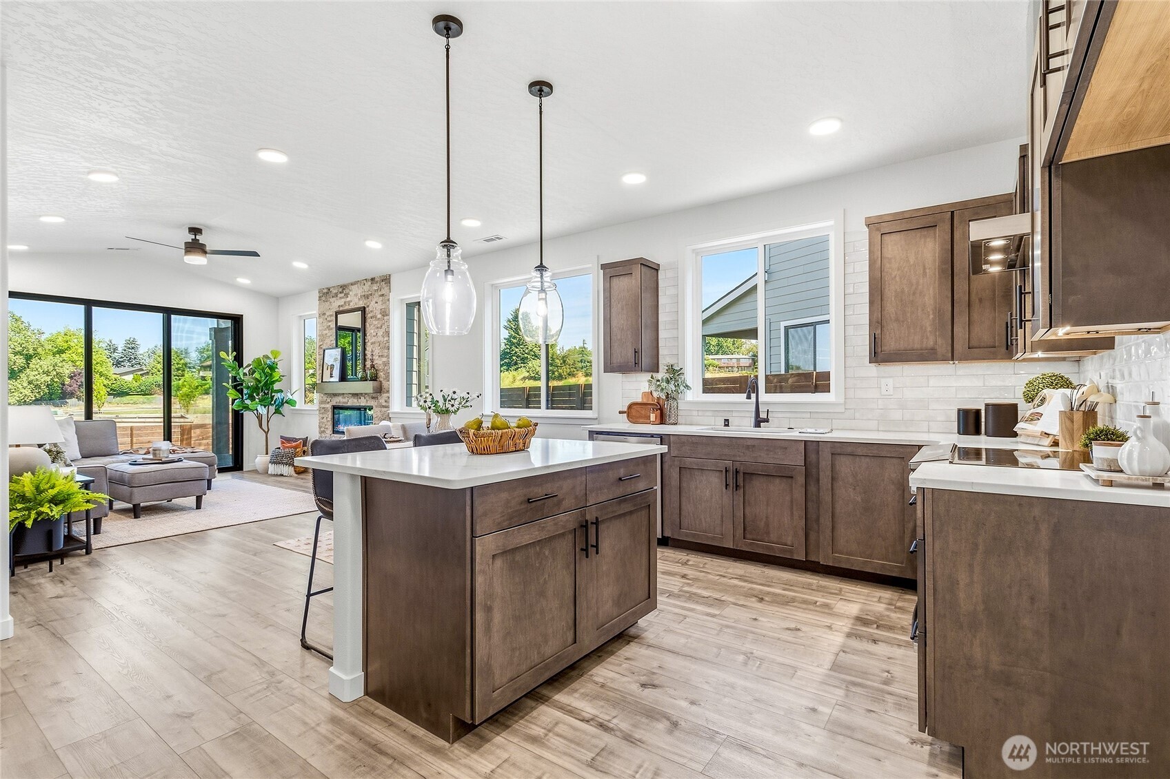 1021 Se Garrison Village Way Property Photo 4