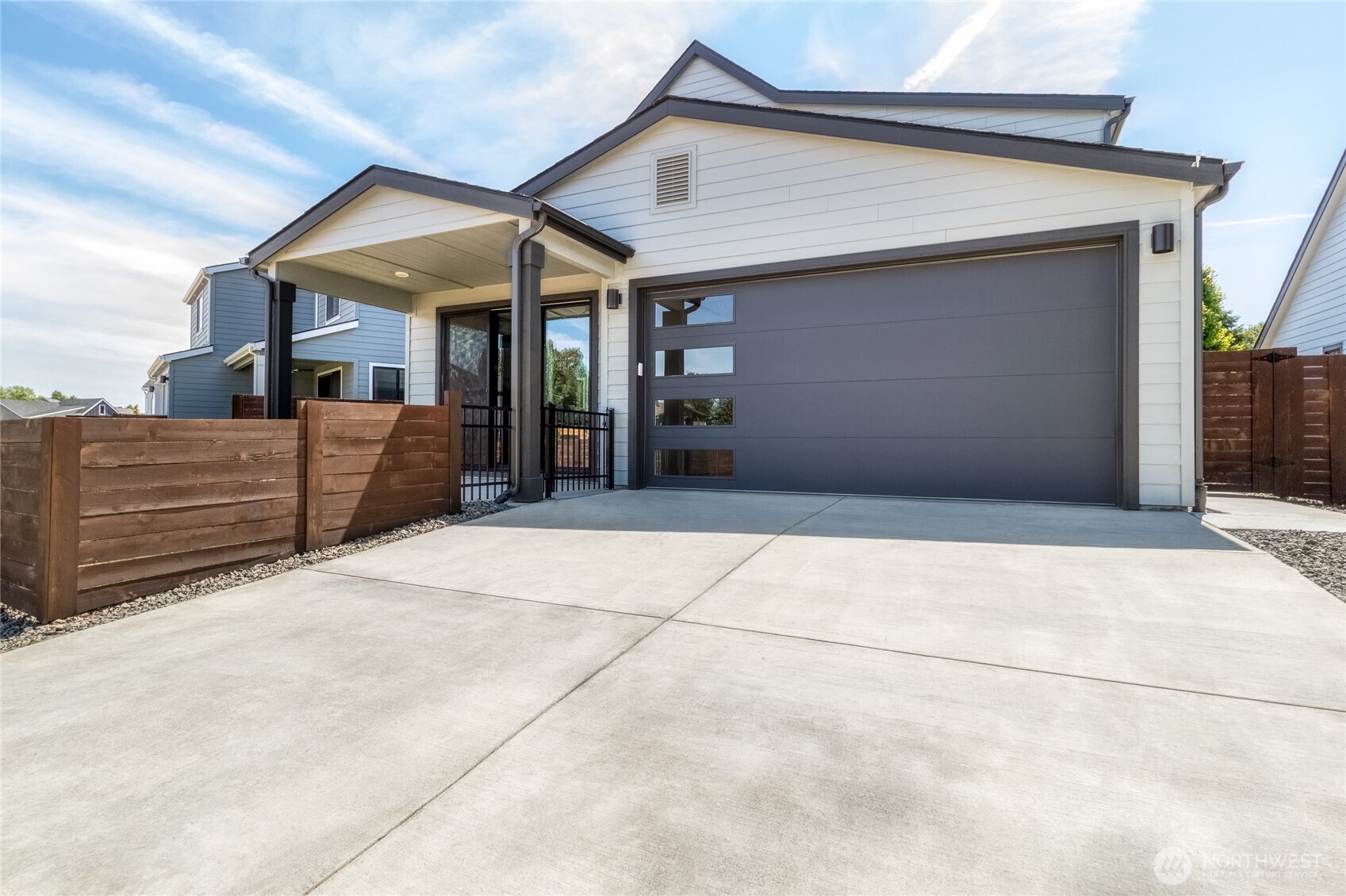 1021 Se Garrison Village Way Property Photo 33