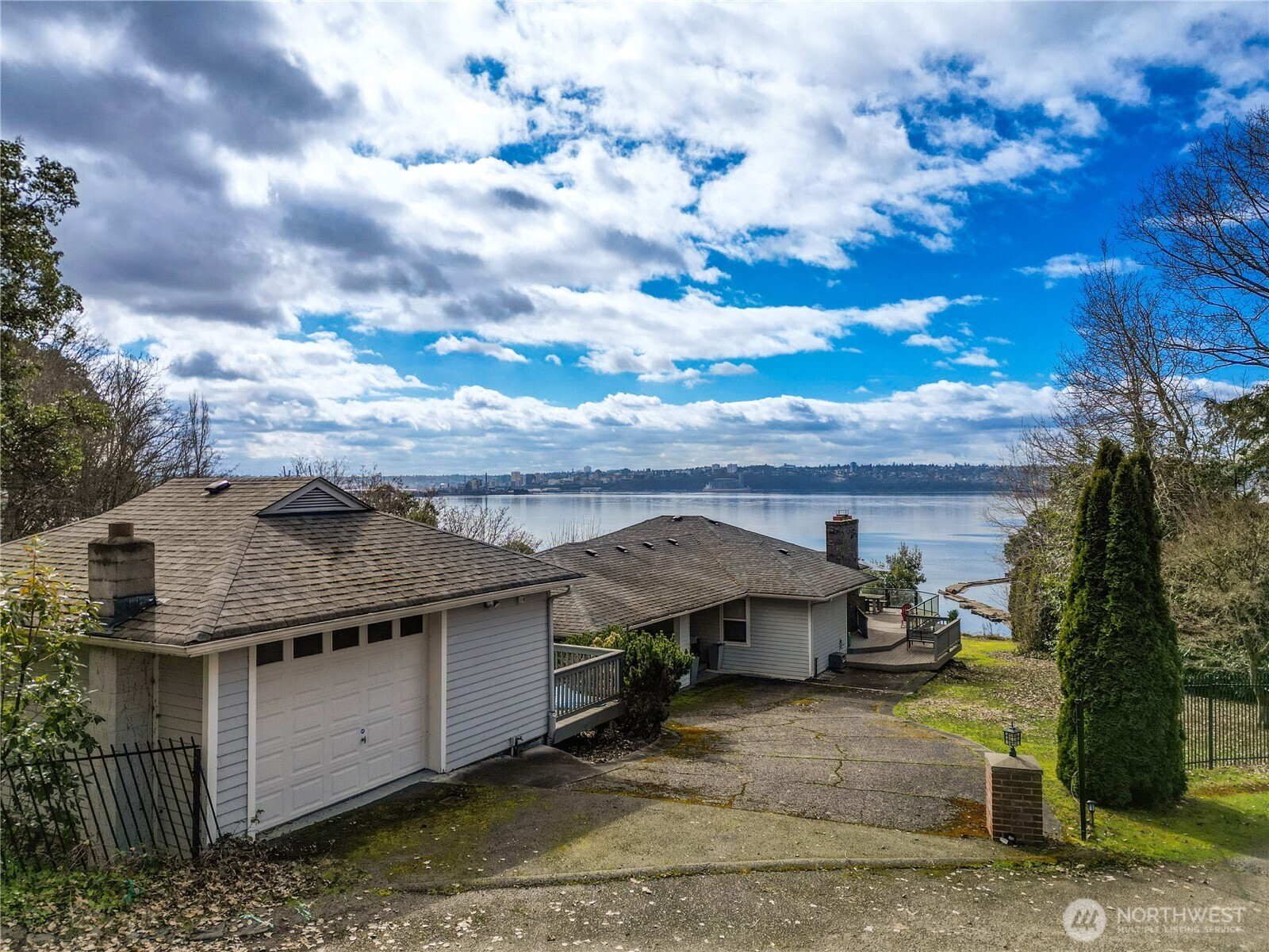 5313 Marine View Dr Property Photo