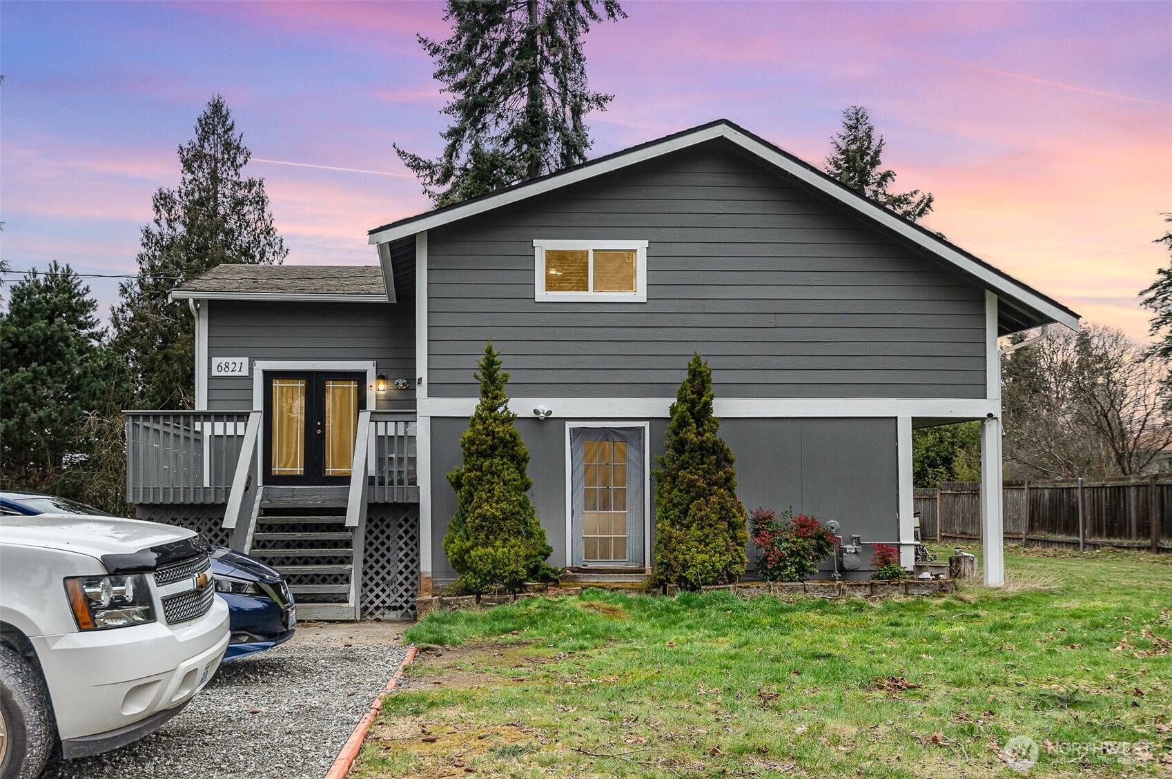 6821 189 Place Property Photo