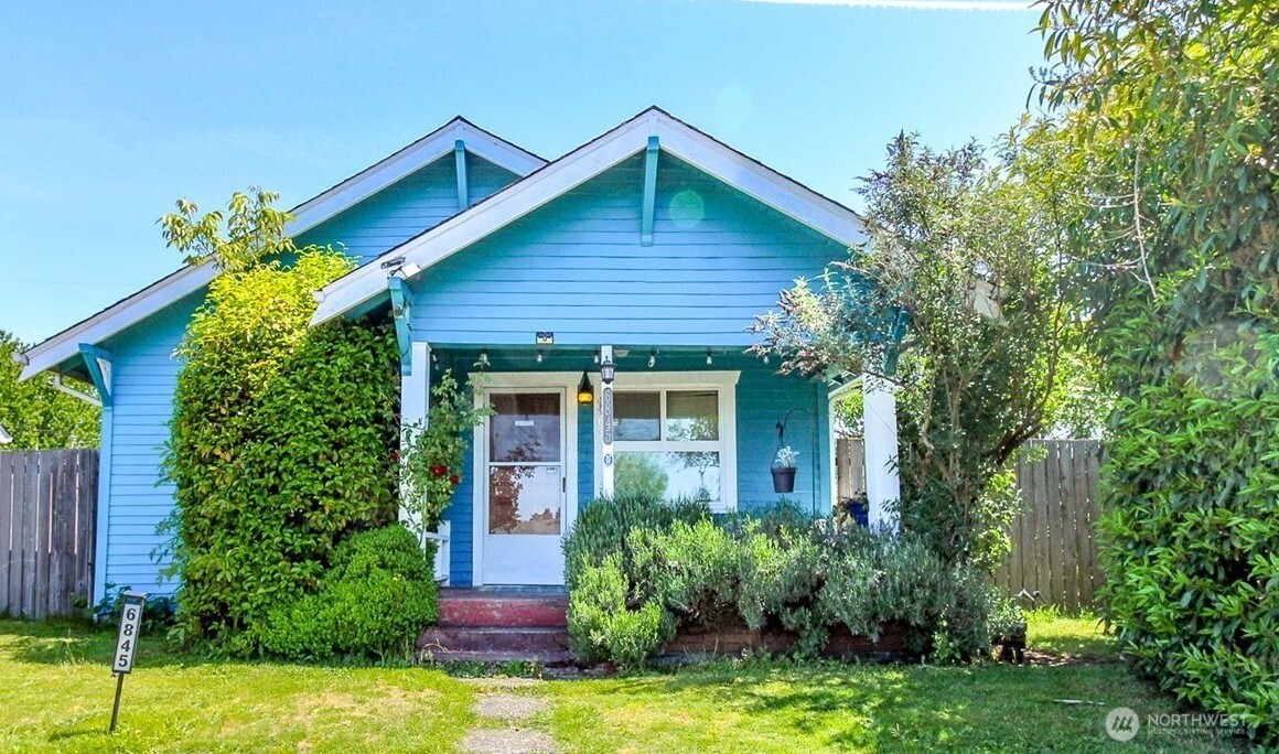 6845 S Clement Avenue Property Photo 1