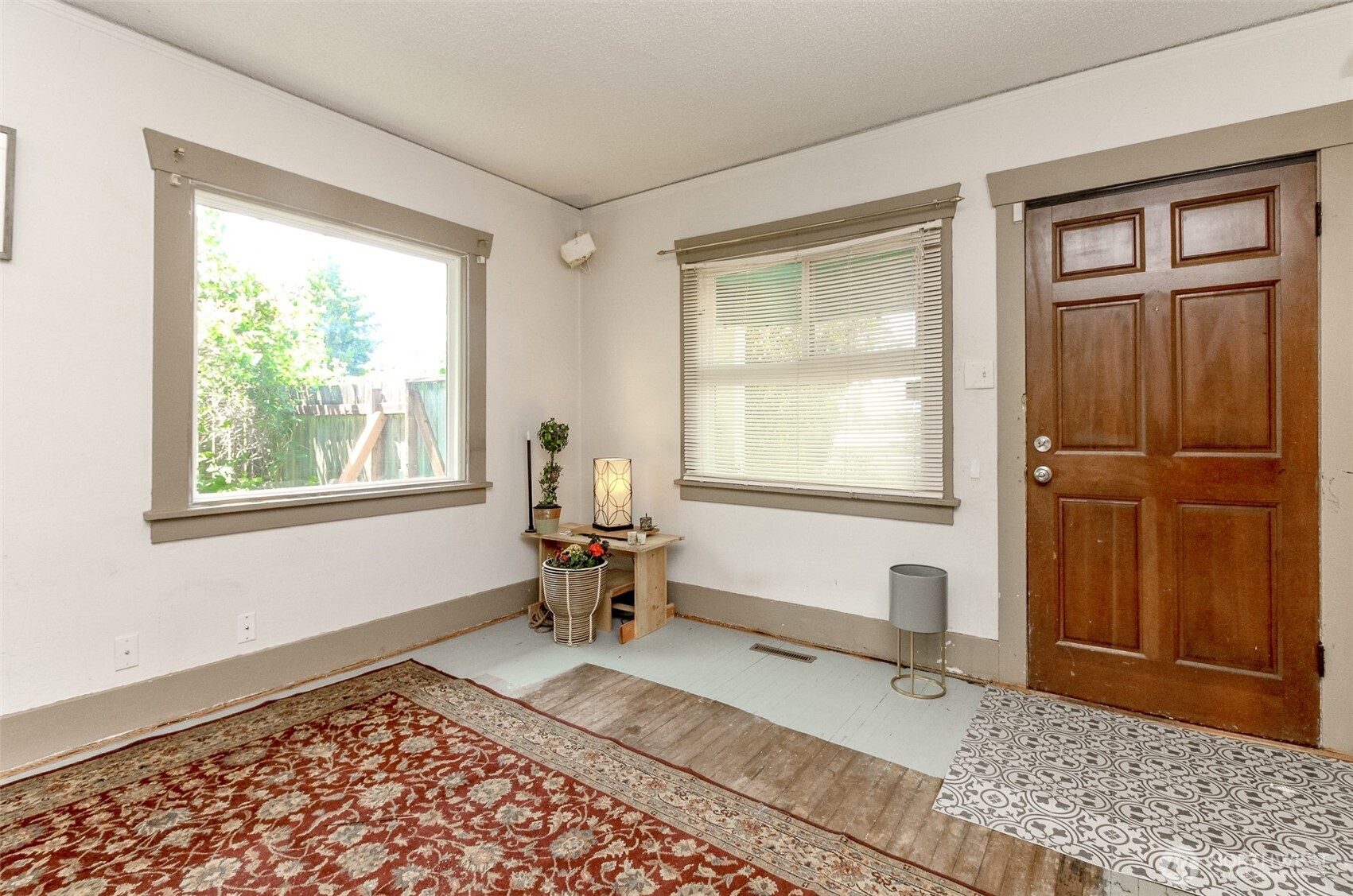 6845 S Clement Avenue Property Photo 4