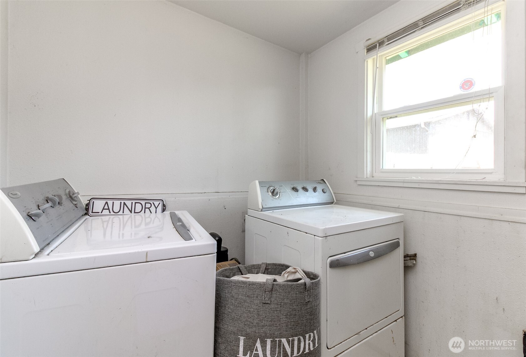 6845 S Clement Avenue Property Photo 7