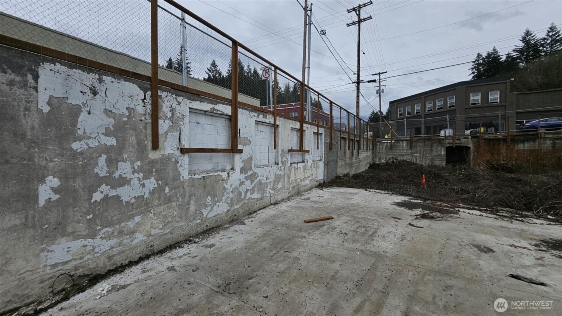 100 Se Front Street Property Photo 2