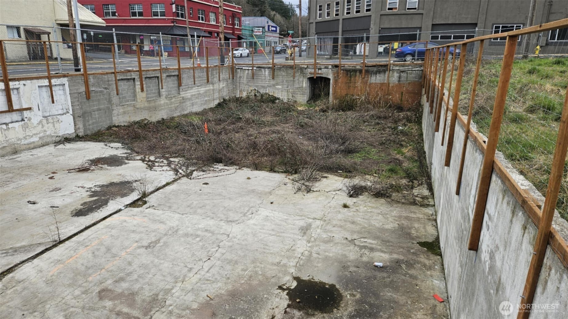 100 Se Front Street Property Photo 3