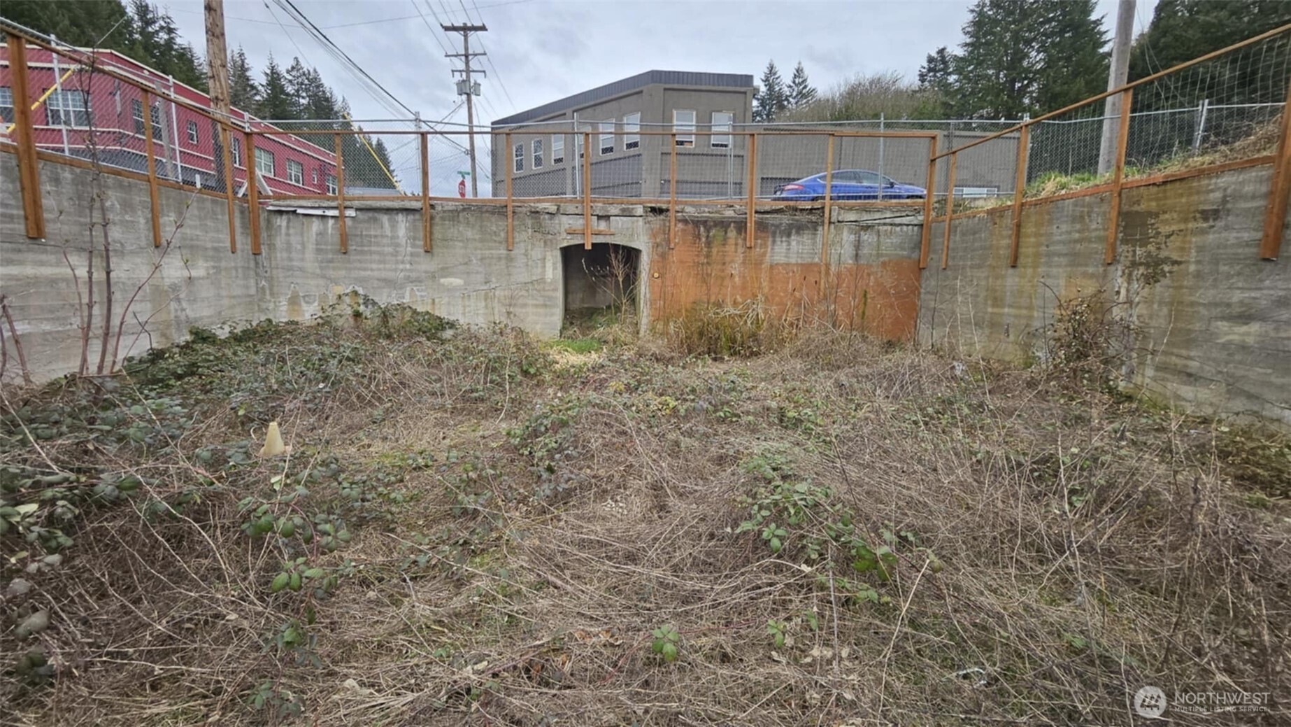 100 Se Front Street Property Photo 5