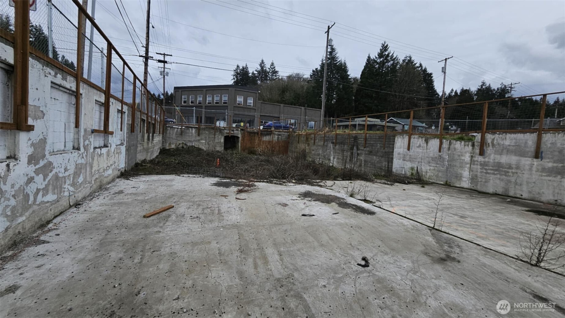100 Se Front Street Property Photo 6