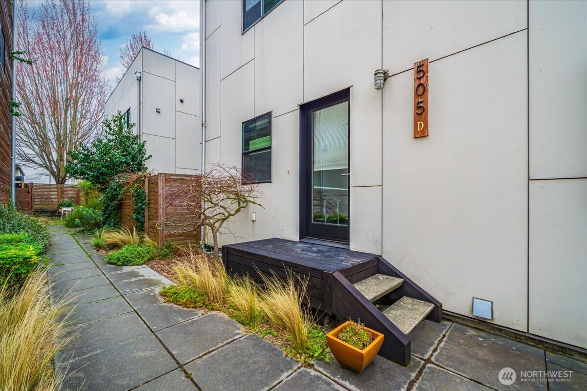 505 S Cloverdale Street D Property Photo