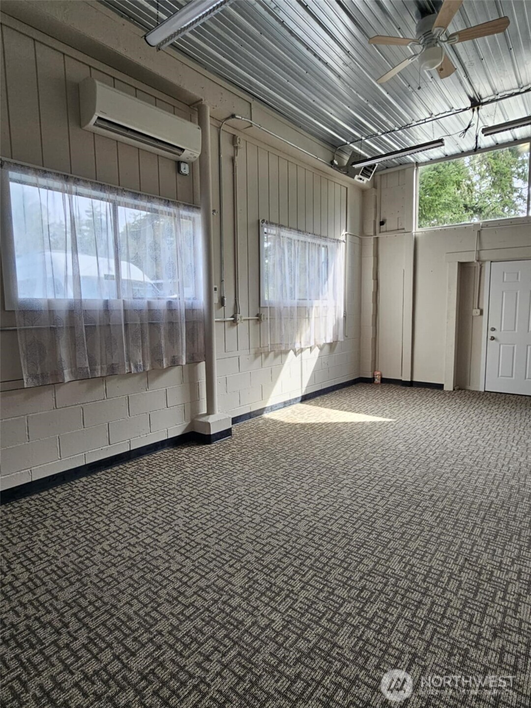 22090 N Us Highway 101 Property Photo 5