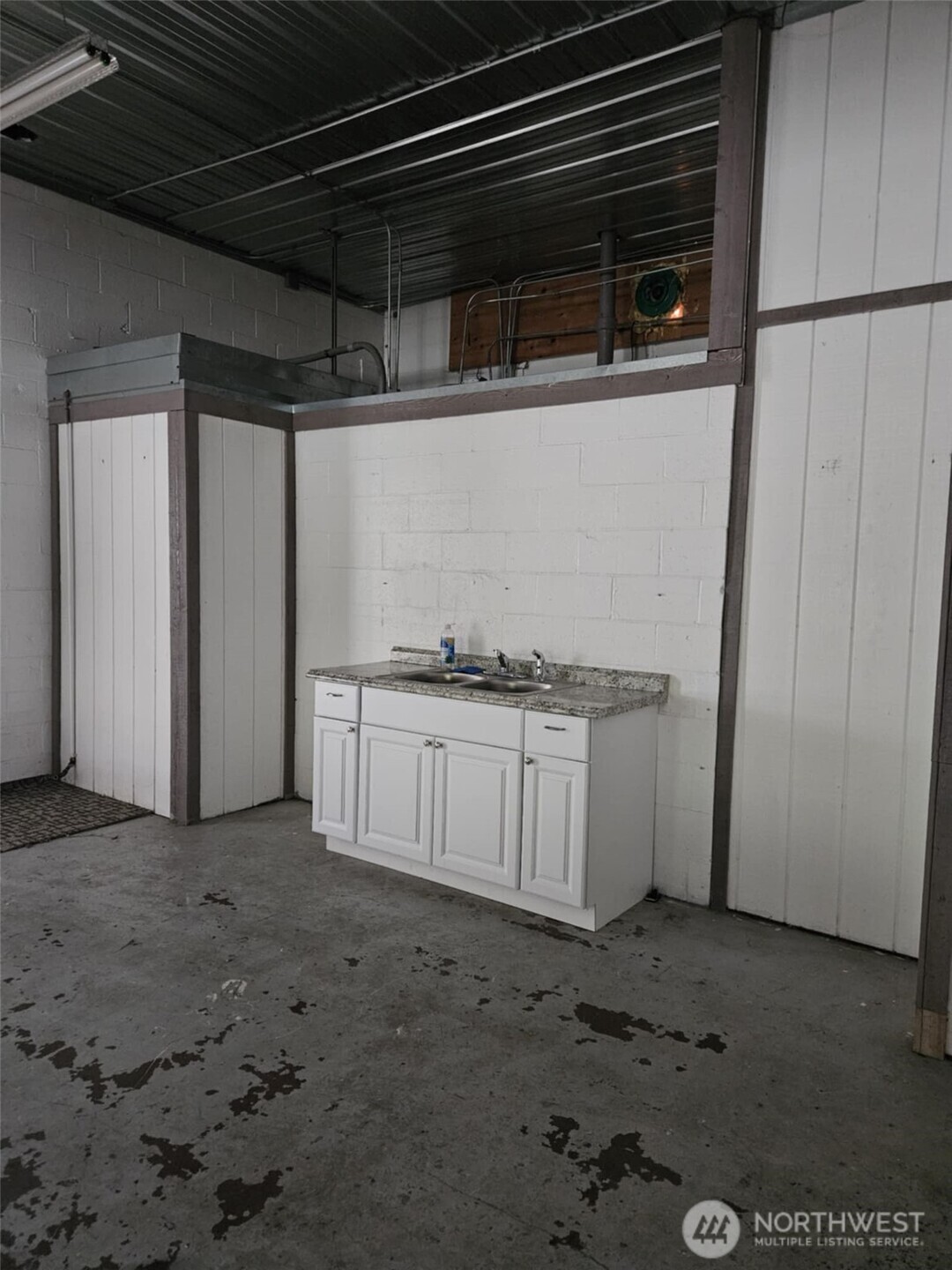 22090 N Us Highway 101 Property Photo 13