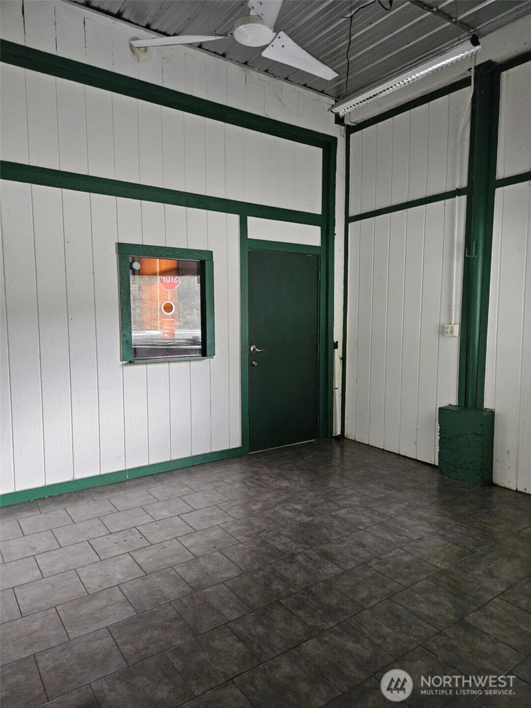 22090 N Us Highway 101 Property Photo 18