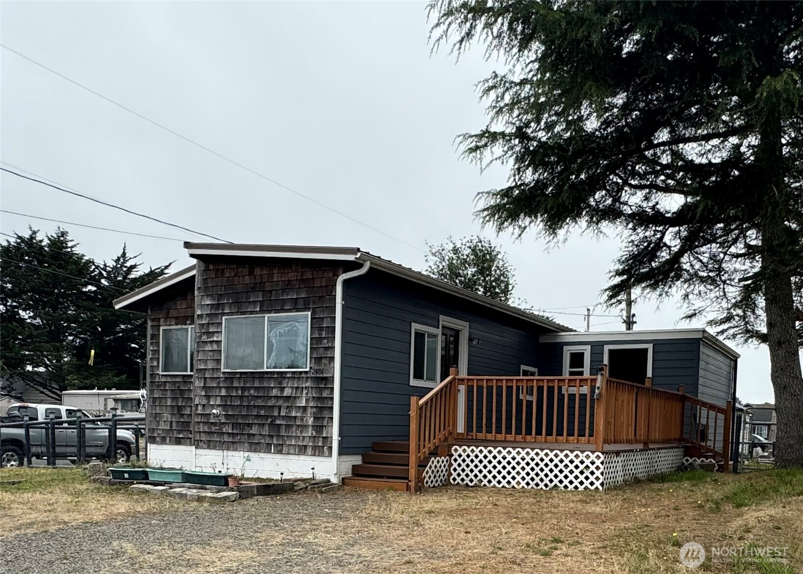 2401 N Washington Street Property Photo 2