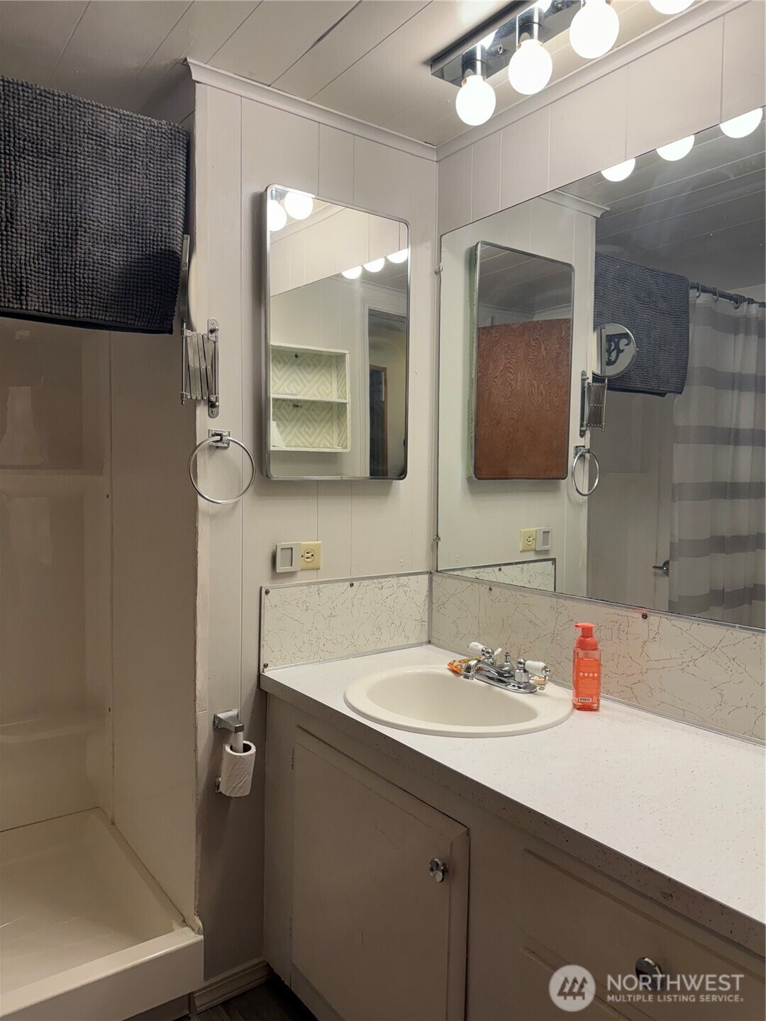 2401 N Washington Street Property Photo 13
