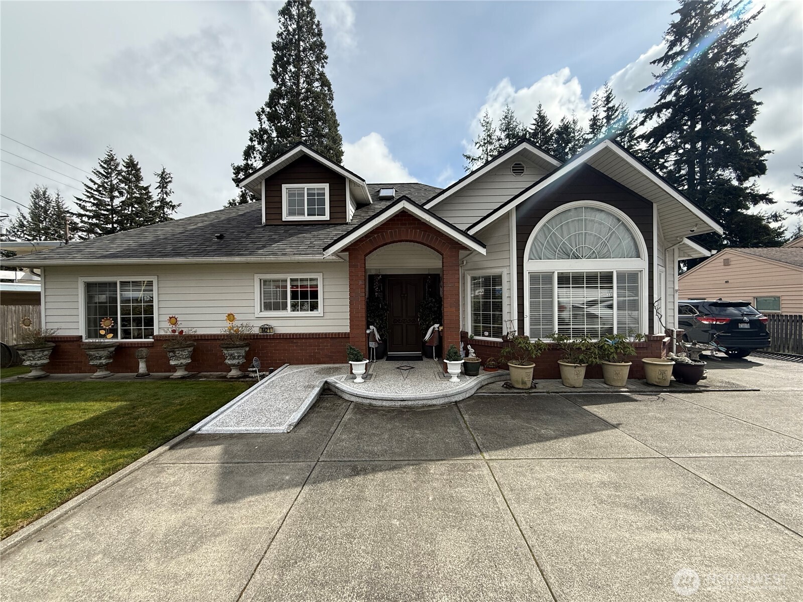 2344473 Property Photo 1