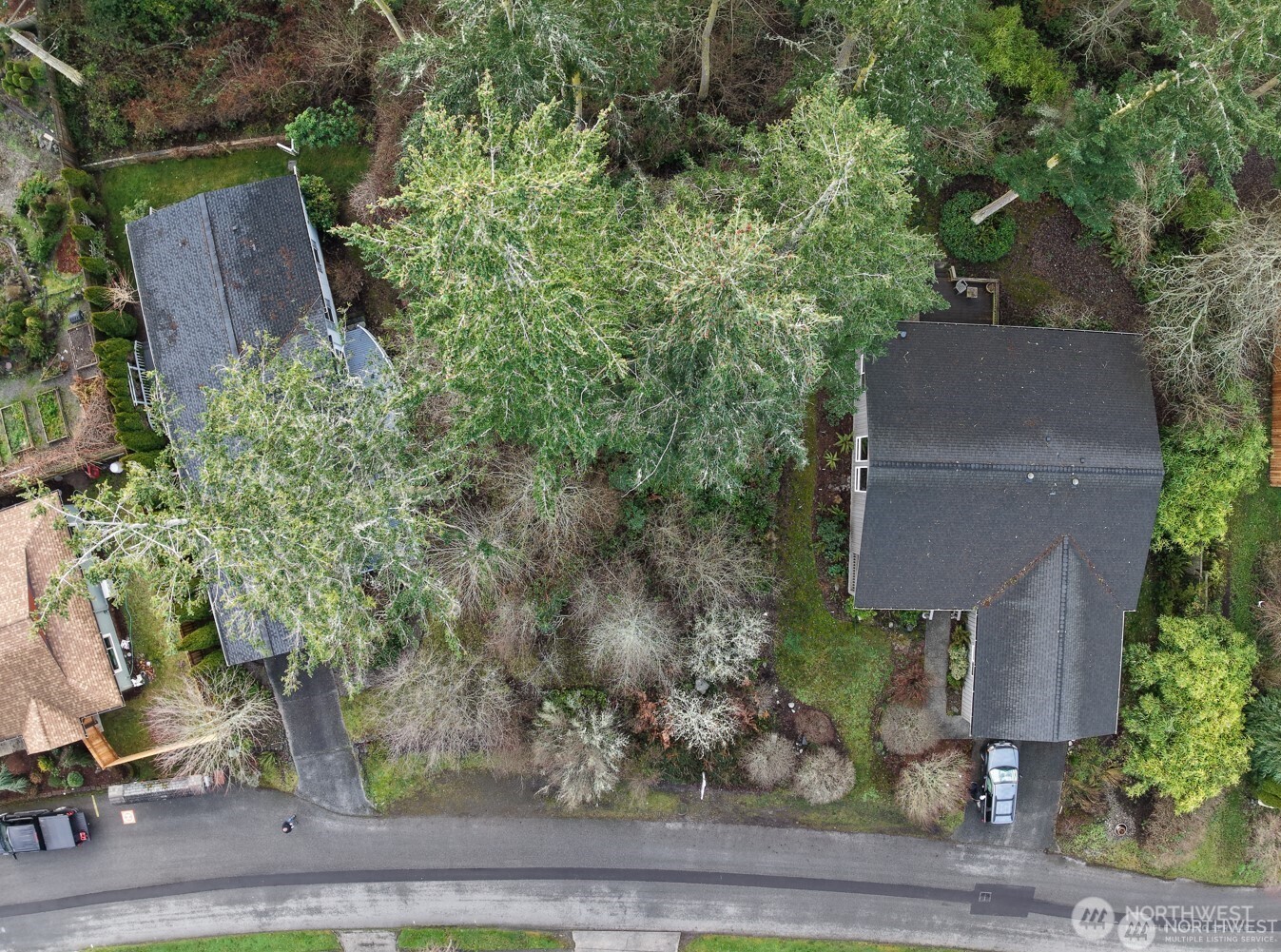 1042 Crest Avenue Property Photo 5