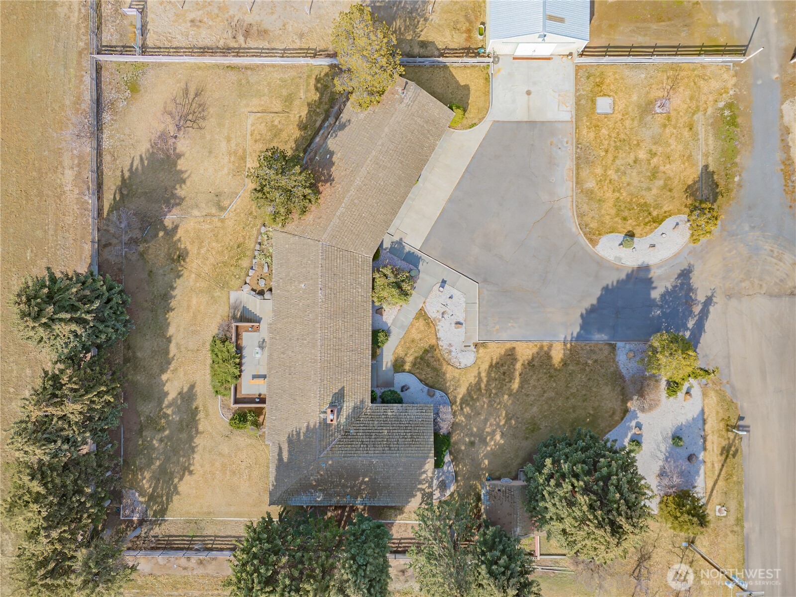 2400 Hamilton Road Property Photo 18