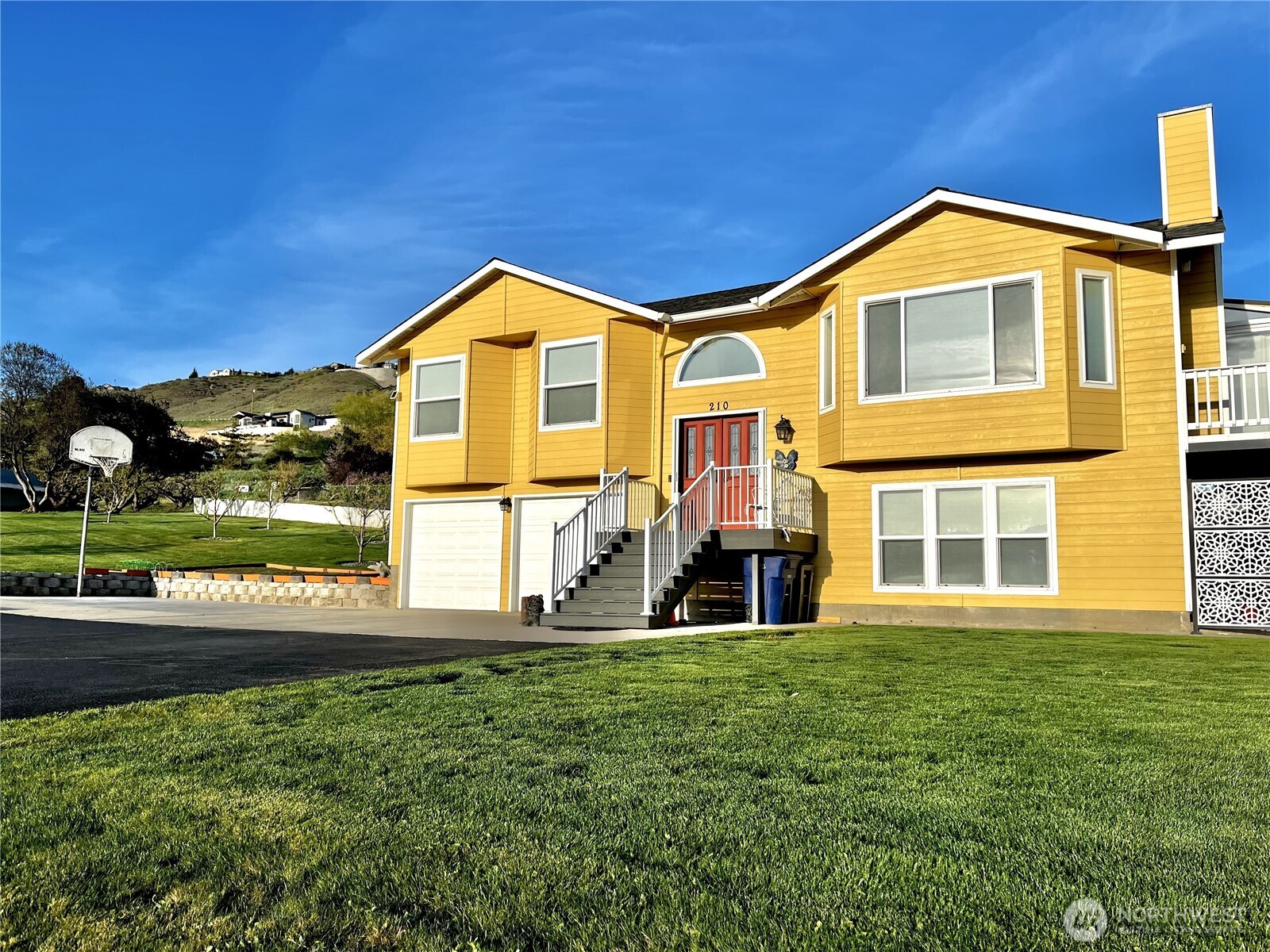 210 25th Street Property Photo