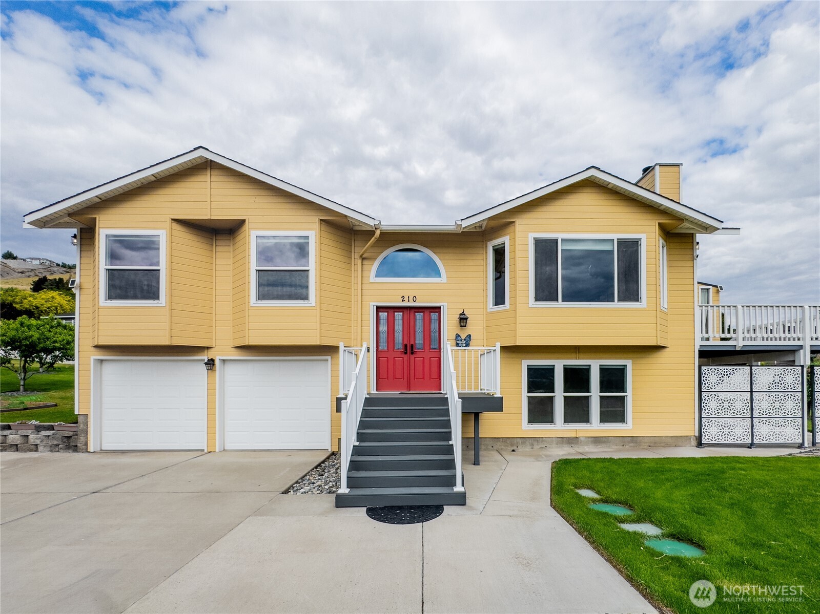 210 25th Street Property Photo 1