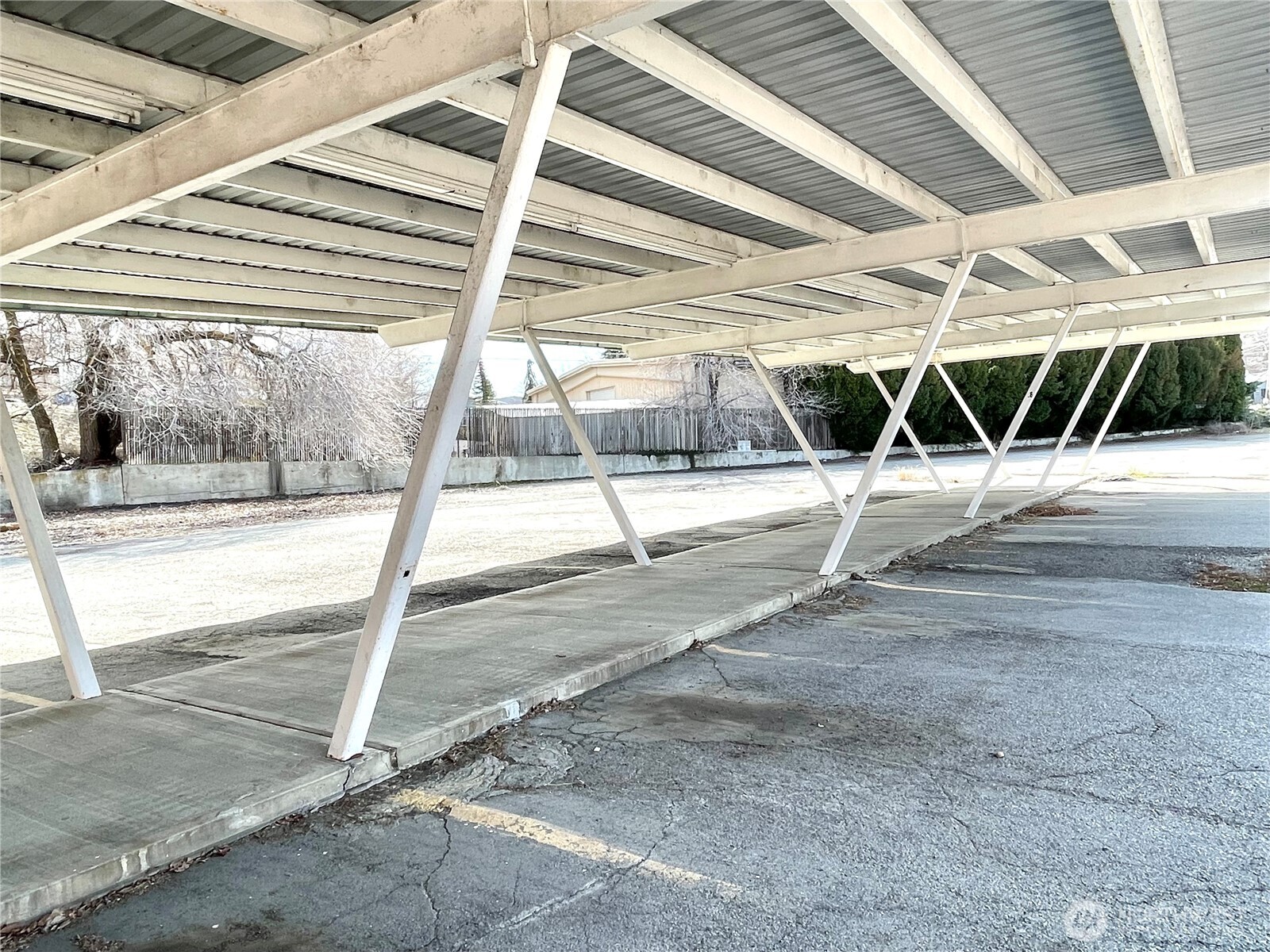 635 Okoma Drive Property Photo 4