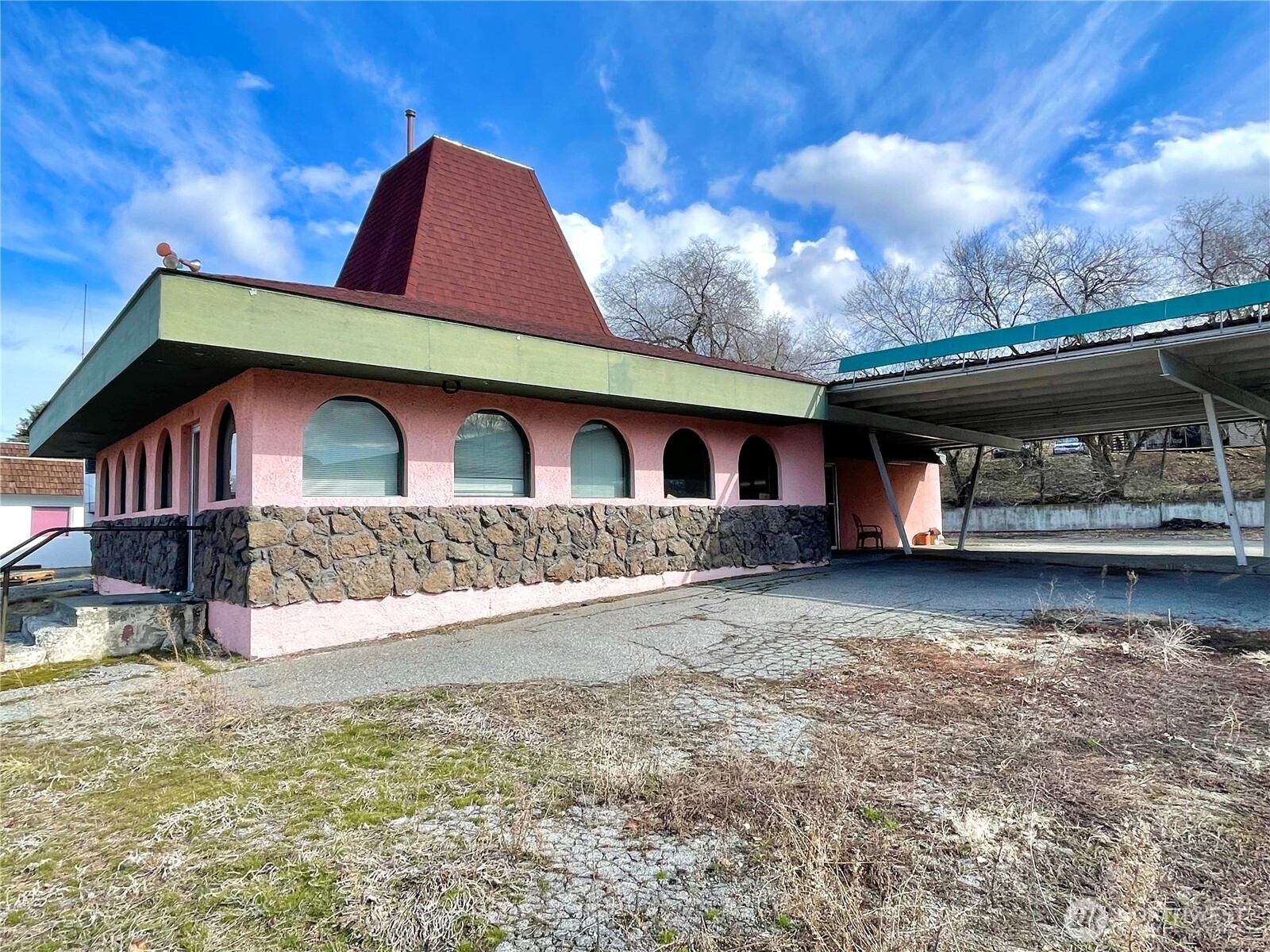635 Okoma Drive Property Photo 12