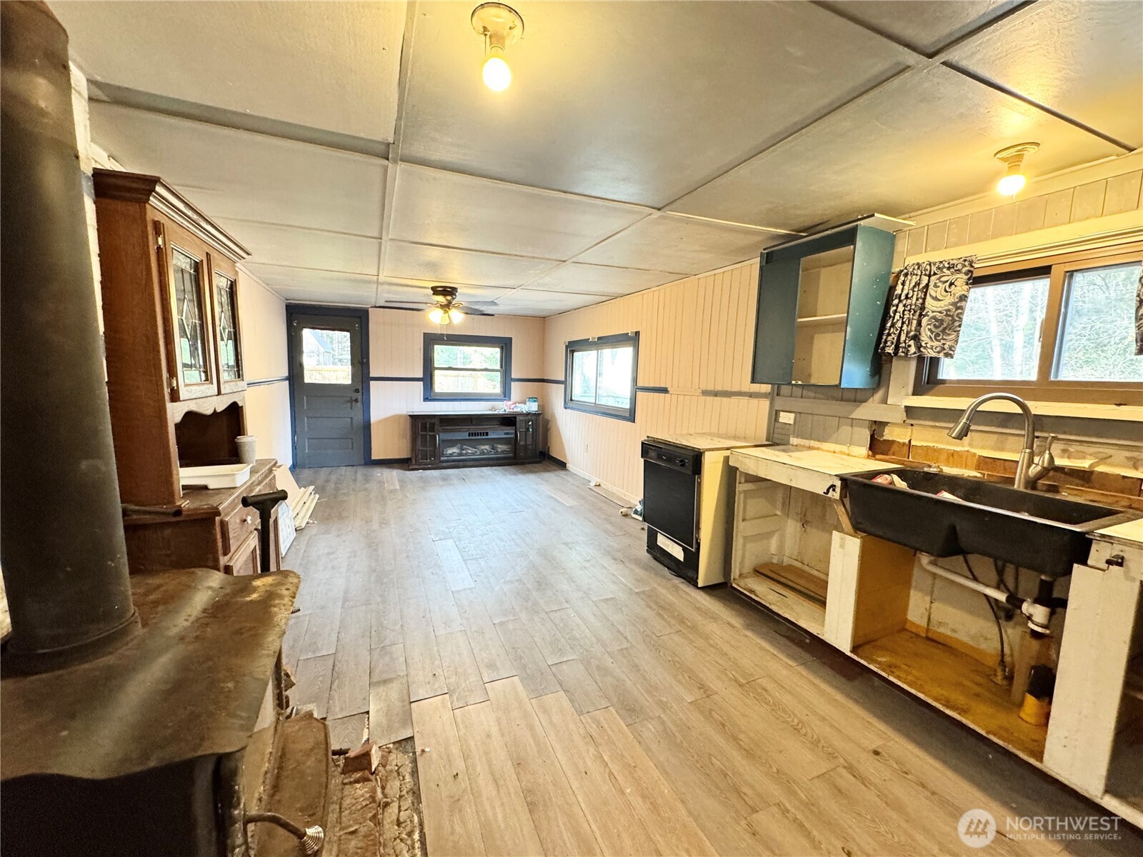 2514 Willows Road Property Photo 4
