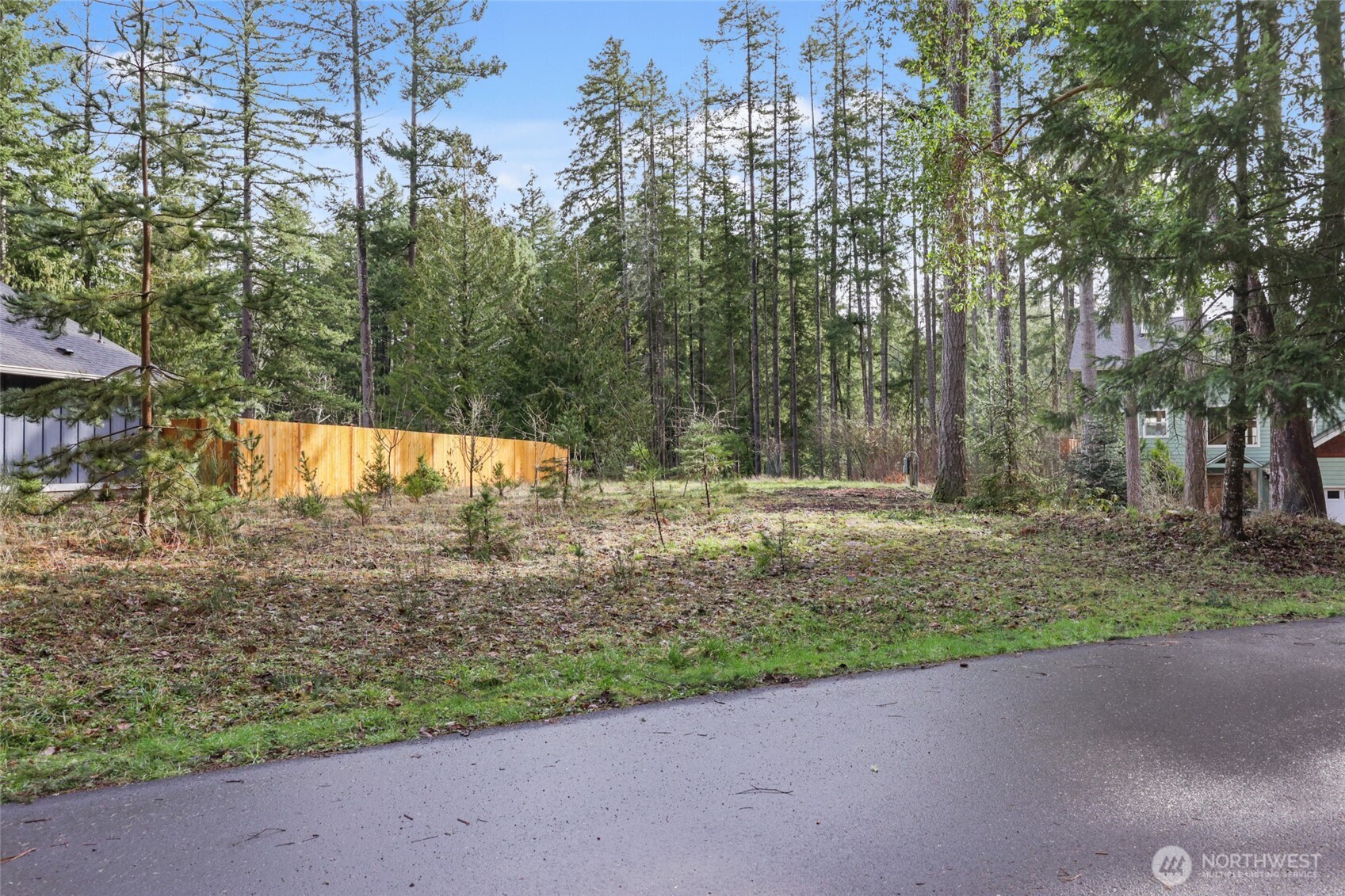 18512 Woodside Drive Property Photo 6