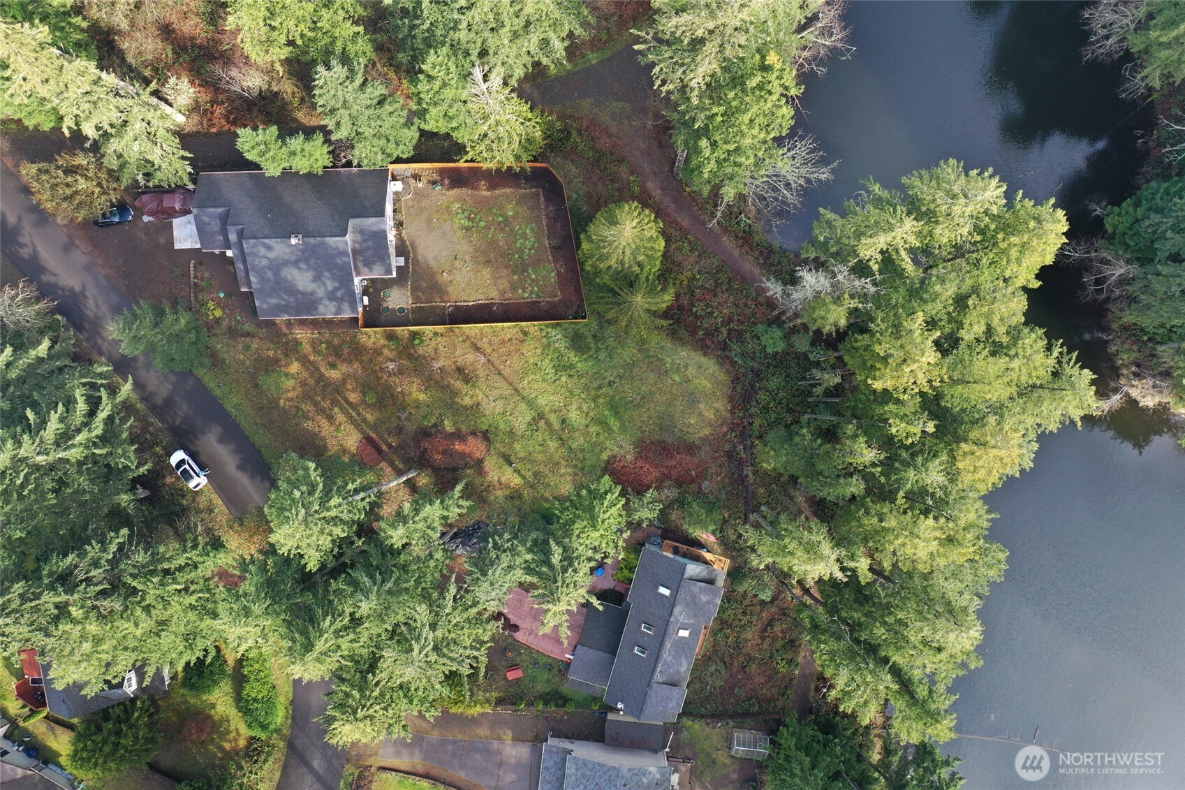 18512 Woodside Drive Property Photo 9