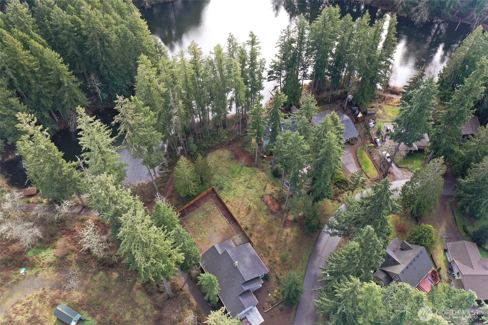 18512 Woodside Drive Property Photo 21