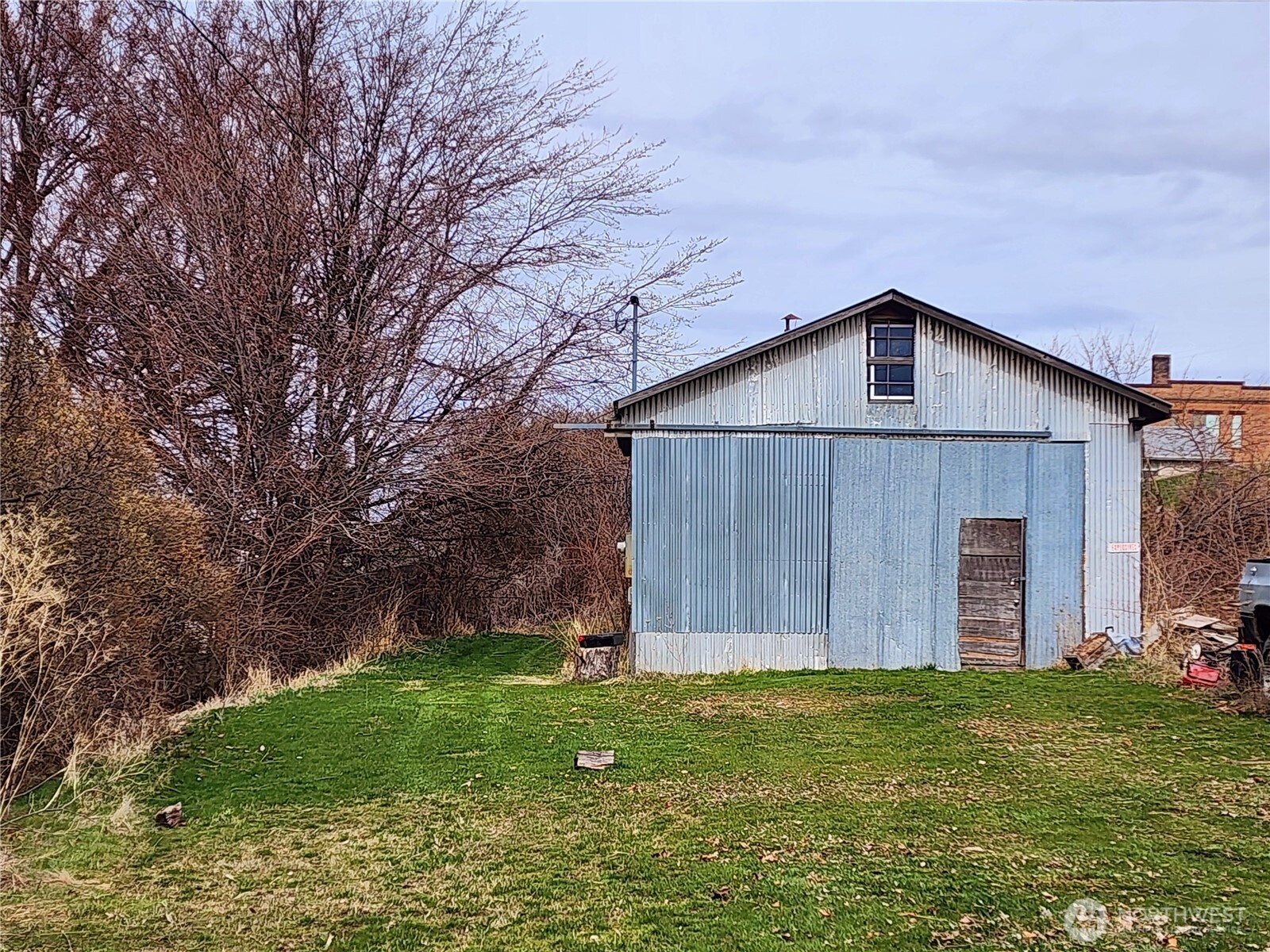 402 E College Street Property Photo 14