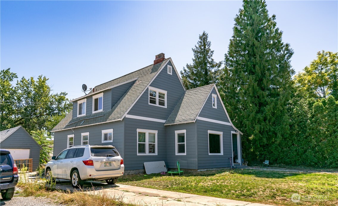 21 S Franklin Avenue Property Photo 1