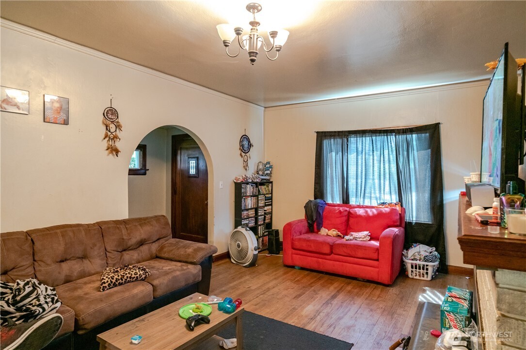 21 S Franklin Avenue Property Photo 4