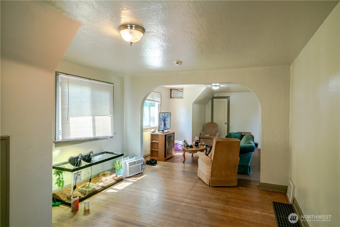 21 S Franklin Avenue Property Photo 13