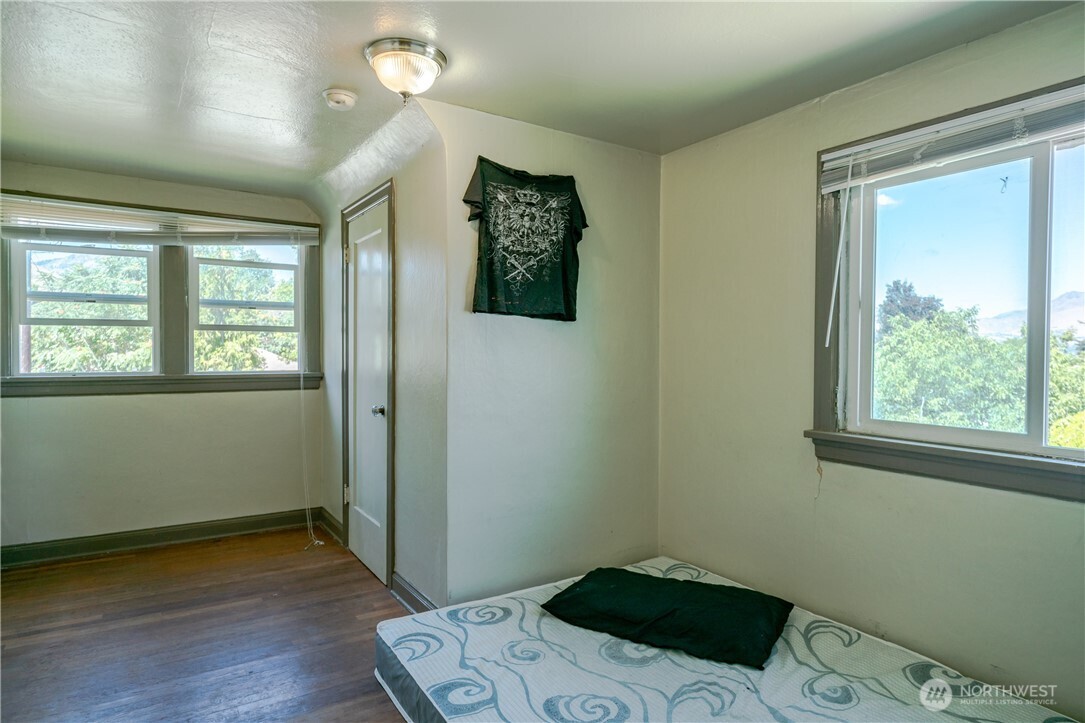 21 S Franklin Avenue Property Photo 17