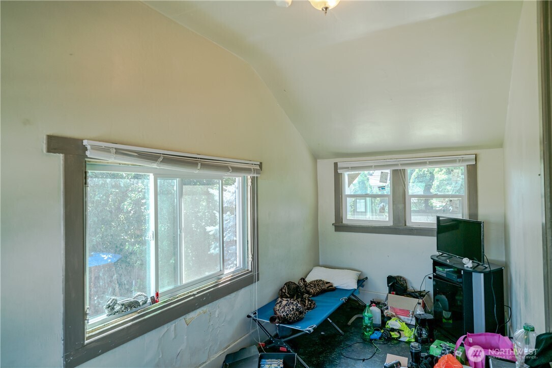 21 S Franklin Avenue Property Photo 18