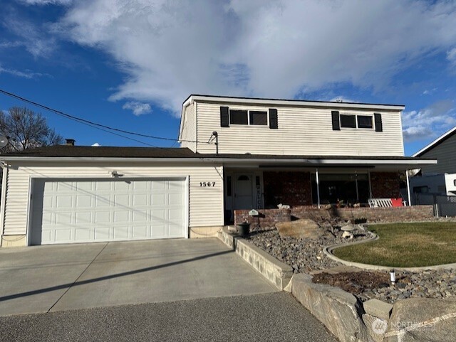 1567 2nd Street Property Photo