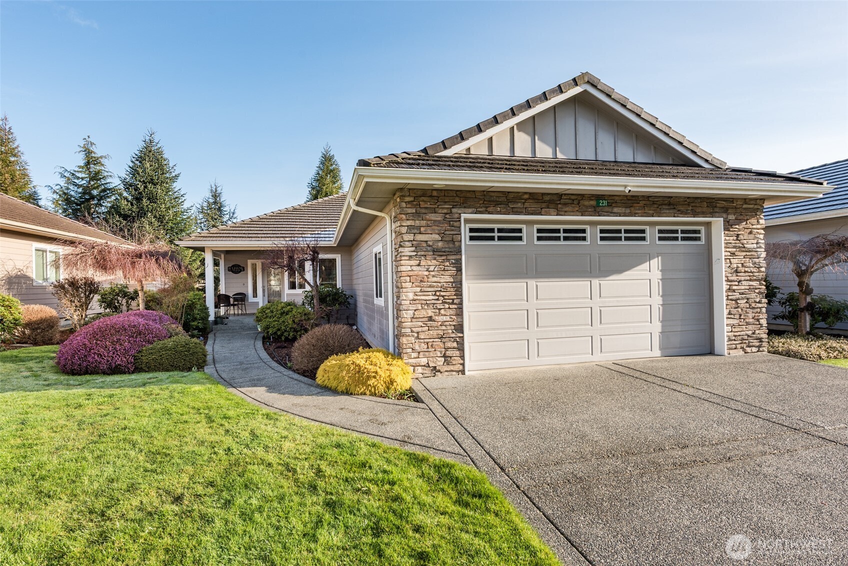 231 Cascadia Loop Property Photo 1