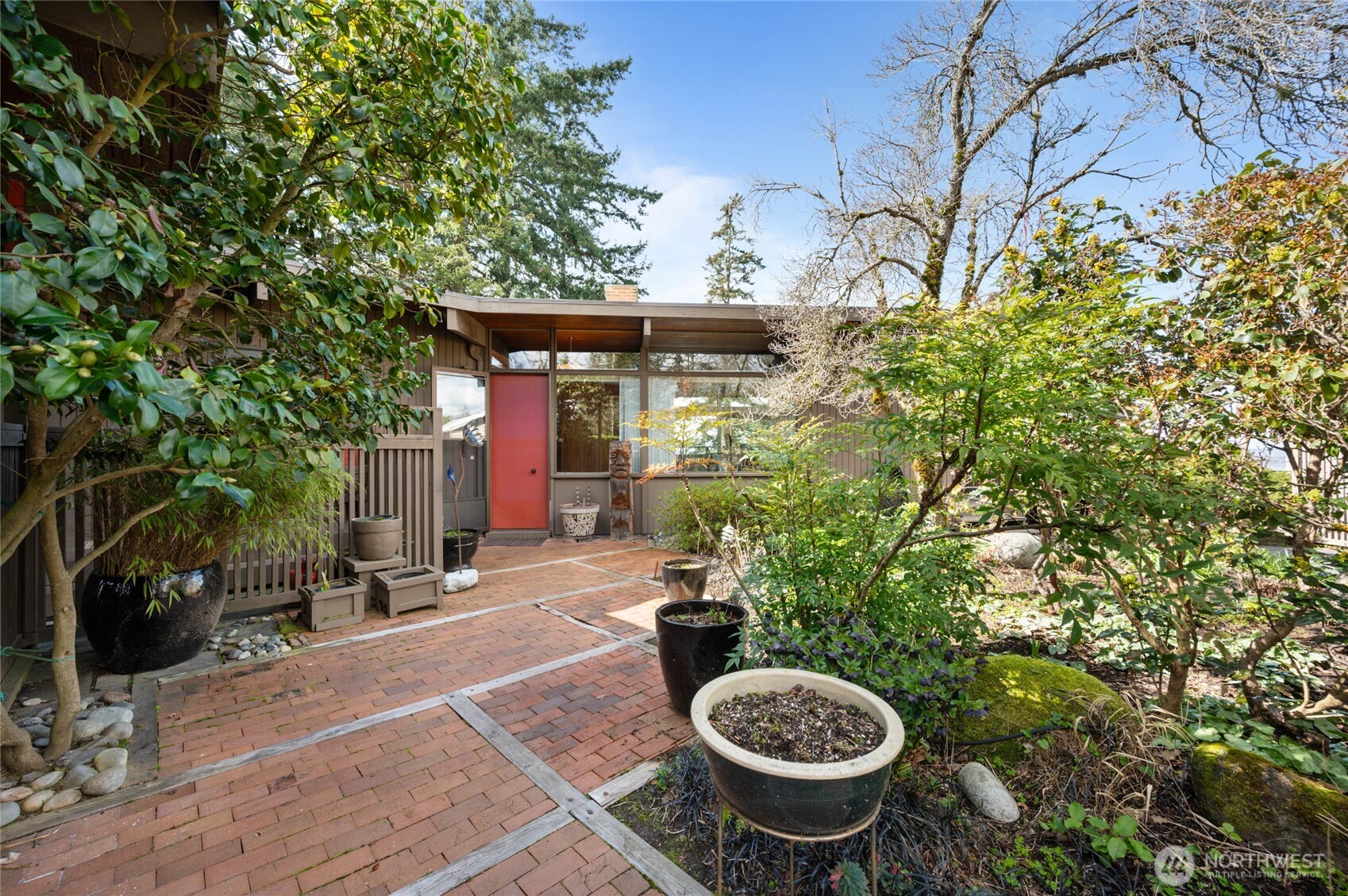 424 Hillcrest Way Property Photo